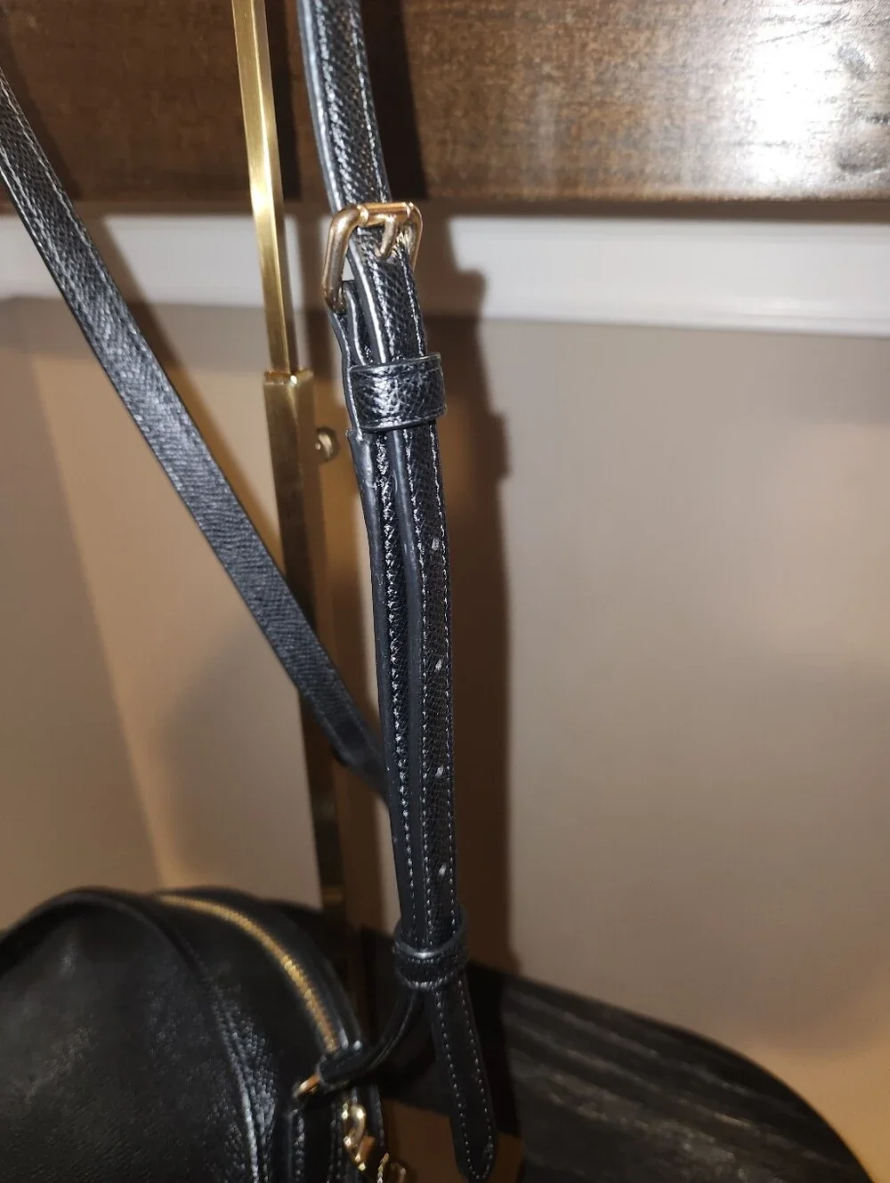 Coach compact round